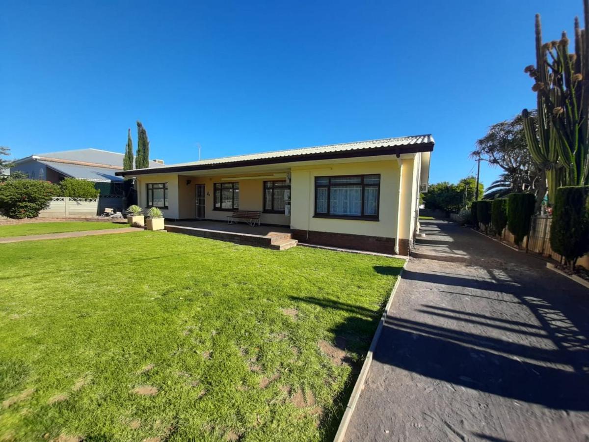 Dagbreek Hotel Beaufort West Exterior photo